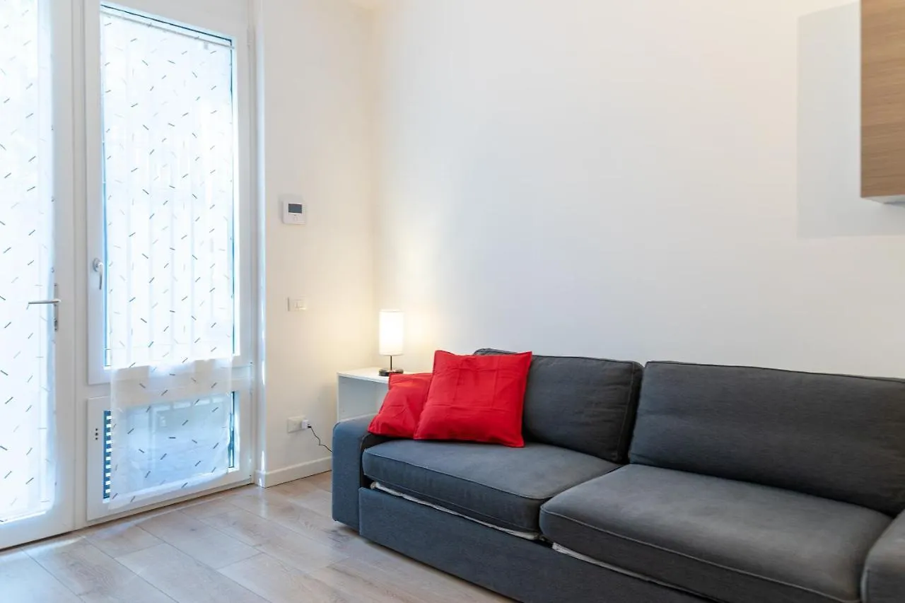 City Centre Apartment - 10 Minutes To Duomo - Free Wifi E Netflix Milan Italy